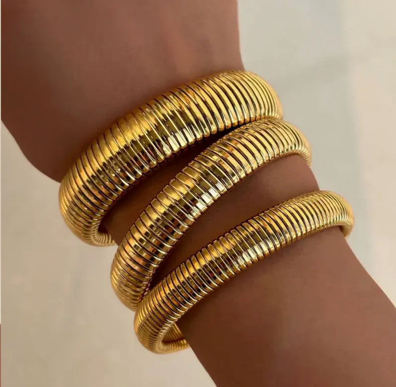Beauté 18K Gold Plated Bangle Bracelet