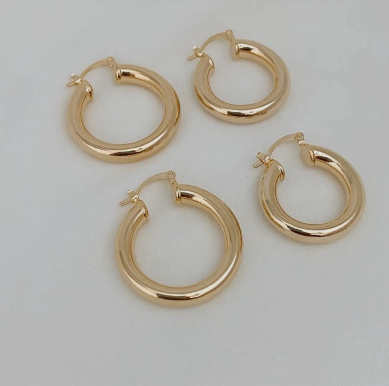 Beauté Chunky Gold Hoop Earrings